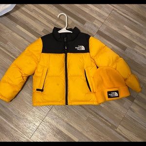 North face Toddler Bubble w/hat to match